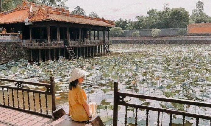 Check-in lăng Tự Đức - cạnh hồ sen ngát hương (Nguồn ảnh: Internet)