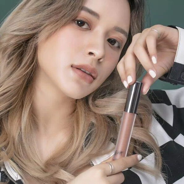 Bbia Last Velvet Lip Tint Version 8 – 34 là một màu nâu nude chuẩn Tây (Nguồn: Internet) Bbia Last Velvet Lip Tint Version 8 – 34 là một màu nâu nude chuẩn Tây (Nguồn: Internet)