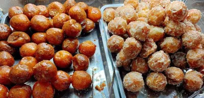 Bánh rán có hai loại được áo từ mật mía và đường thơm ngon (nguồn: internet)