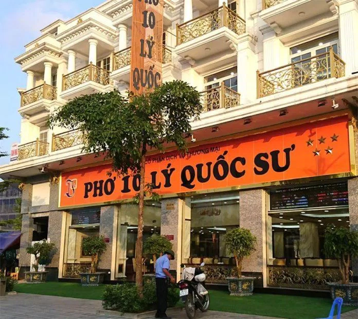 Hình ảnh bên ngoài của quán ăn ngon Phở 10 Lý Quốc Sư (nguồn: internet)
