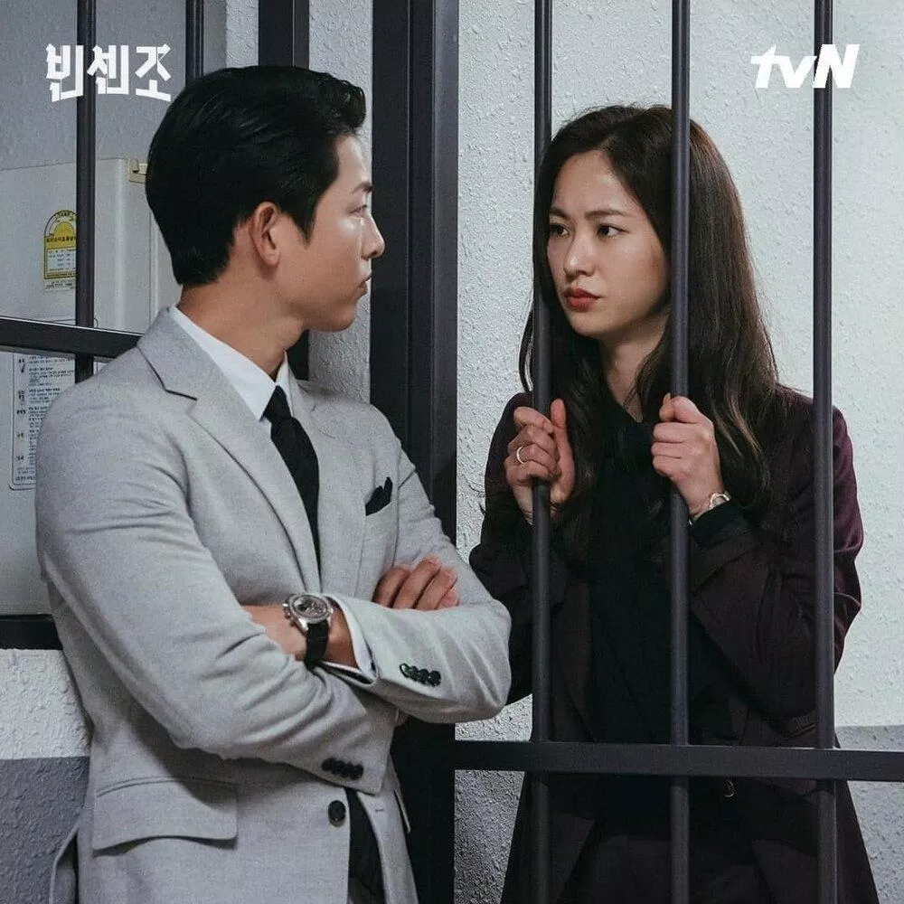 Bộ đôi Song Joong Ki - Jeon Yeon Bin có màn kết hợp cực kỳ ấn tượng đưa ratting Vincenzo chạm đỉnh. Ảnh: Internet