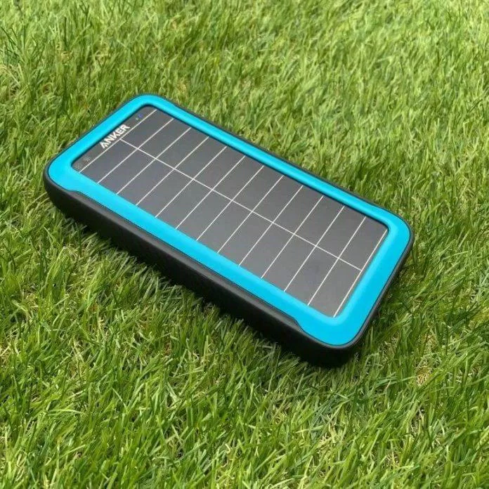 Anker PowerCore Solar 20000: Bộ sạc dự phòng sử dụng pin năng lượng mặt trời (Ảnh: Internet) Anker PowerCore Solar 20000: Bộ sạc dự phòng sử dụng pin năng lượng mặt trời (Ảnh: Internet)