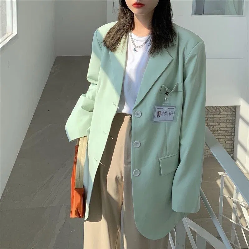 Áo Blazer màu xanh mint thanh lịch ( Ảnh: Internet)