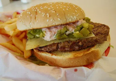 Bánh hamburger được yêu thích trên toàn thế giới (Nguồn: Internet) Bánh hamburger được yêu thích trên toàn thế giới (Nguồn: Internet)