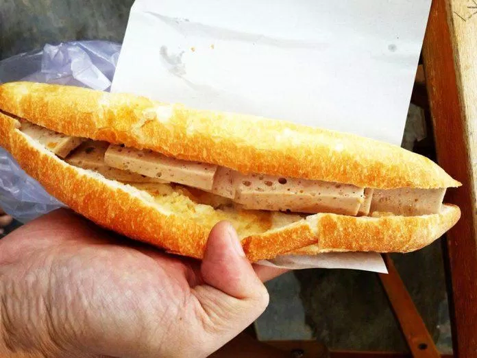 75 Phá đảo ẩm thực Đà Nẵng với foodtour 10 quán ngon bạn không nên bở lỡ vào mùa hè này mới nhất 14 Bánh mỳ Ông Tý nổi tiếng Đà Nẵng (Nguồn: Internet)