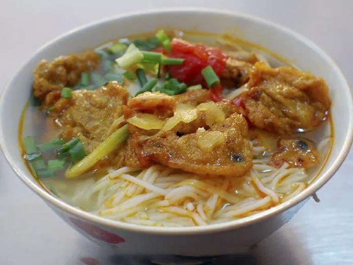 75 Phá đảo ẩm thực Đà Nẵng với foodtour 10 quán ngon bạn không nên bở lỡ vào mùa hè này mới nhất 2 Tô bún chả cá hấp dẫn (Nguồn: Internet)