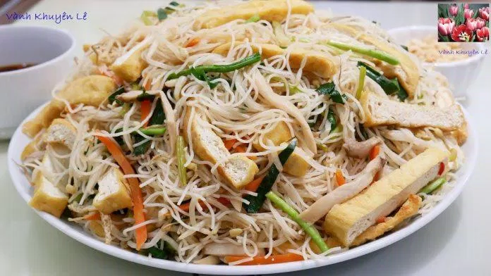 Bún gạo xào chay thơm ngon lạ miệng (Ảnh: Internet)
