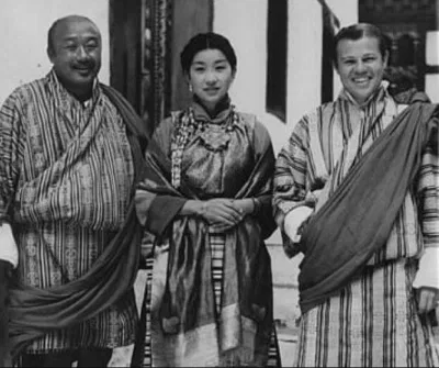 Burt Kerr Todd (bên phải) đến thăm Bhutan (Nguồn: Internet) Burt Kerr Todd (bên phải) đến thăm Bhutan (Nguồn: Internet)