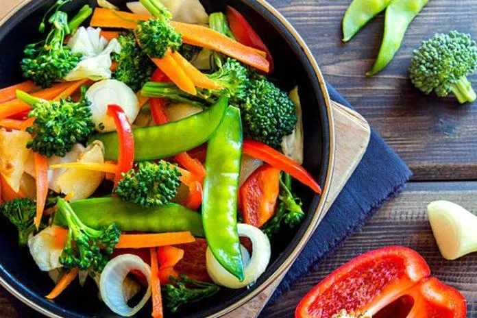 Bổ sung cà rốt vào các bữa ăn hàng ngày giúp ổn định đường huyết (Ảnh: Internet)