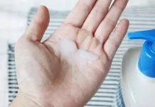 Sữa rửa mặt không phù hợp cũng có thể là nguyên nhân làm hại da (Ảnh: Internet).