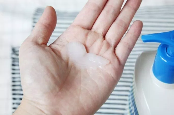 Sữa rửa mặt không phù hợp cũng có thể là nguyên nhân làm hại da (Ảnh: Internet).