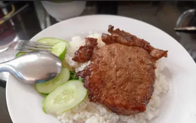 Cơm sườn Đào Duy Từ (Ảnh: Internet)