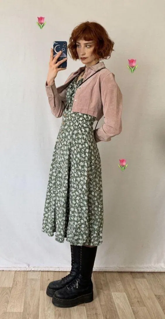 Kết hợp các tone pastel nhẹ nhàng chưa bao giờ là lựa chọn sai lầm, đôi giày cá tính làm trung hòa set đồ, khiến bộ đồ bớt “sến” hơn nhiều. (Nguồn: Internet).