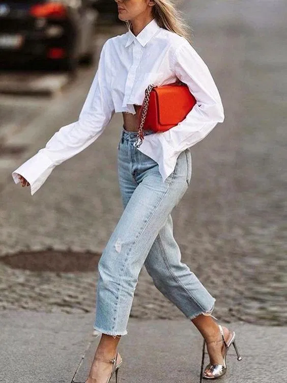 Một chiếc túi nổi bật sẽ tạo thêm điểm nhấn cho bộ đồ (Nguồn: Internet).