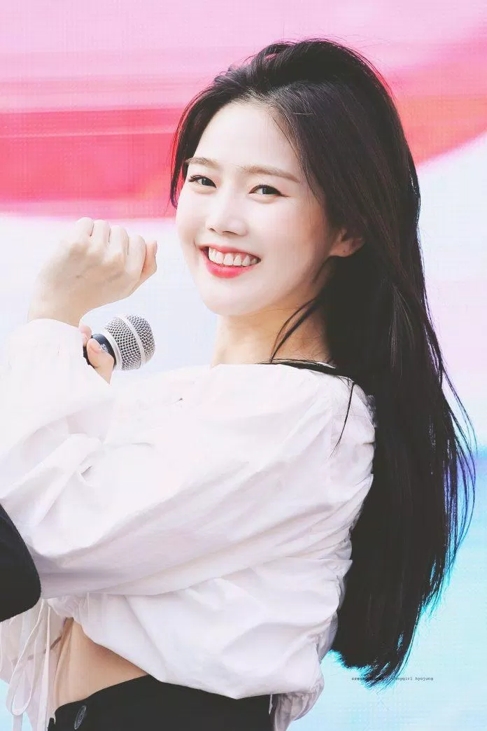 Nụ cười tỏa nắng khiến nữ idol gần 30 tuổi không thể rời mắt (nguồn: internet)