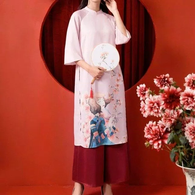 Một mẫu áo dài với sự pha trộn giữa màu hồng phấn và đỏ nhung. Nguồn: internet