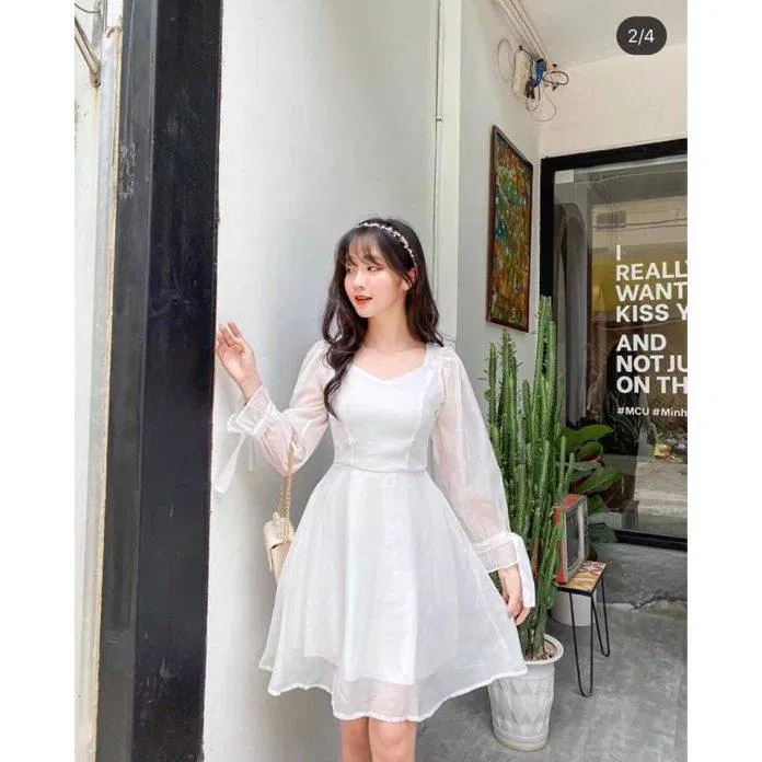 Đầm trắng dáng xòe cổ vuông ( Ảnh: Internet)