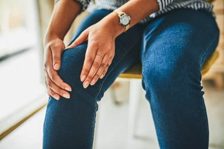 Xương khớp kém linh hoạt và hay bị đau khi không tập luyện lâu ngày (Ảnh: Internet)