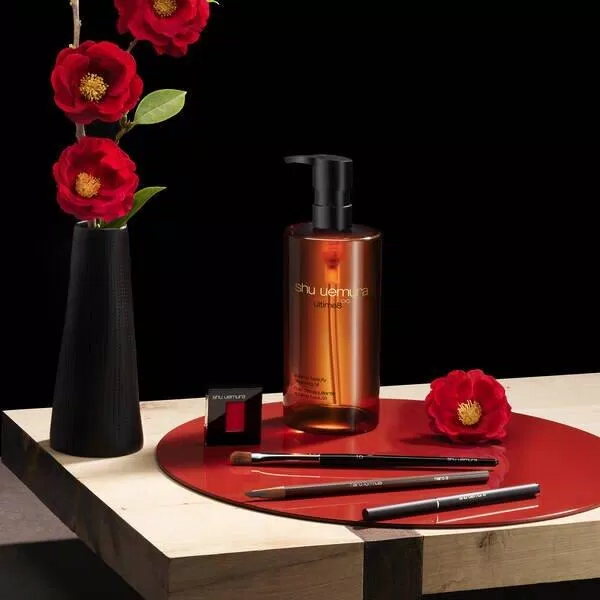 Thiết kế tinh tế và sang trọng của ầu tẩy trang Shu Uemura Ultime8 Sublime Beauty Cleansing Oil (ảnh: internet)