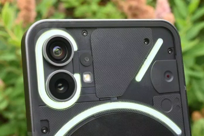 Camera mặt sau gồm 2 ống kính đơn giản (Ảnh: Internet) Camera mặt sau gồm 2 ống kính đơn giản (Ảnh: Internet)