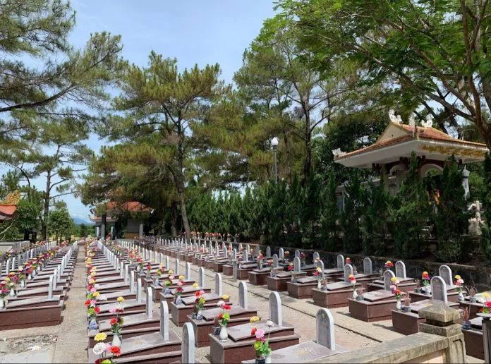 Nơi yên nghỉ của các liệt sĩ trong nghĩa trang. (Ảnh: Internet)