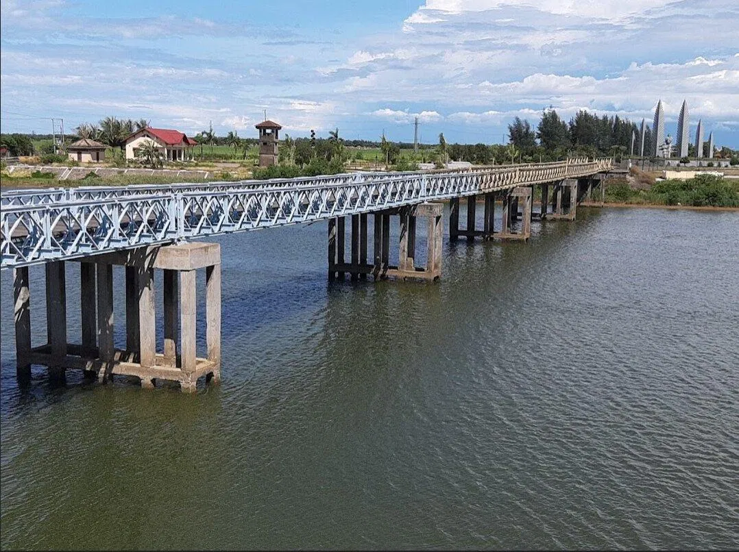 Top 10 địa điểm thăm quan không thể bỏ lỡ khi du lịch Quảng Trị 10 địa điểm thăm quan không thể bỏ lỡ khi du lịch Quảng Trị Bãi tắm Cửa Việt di tích Di tích sân bay Tà Cơn Du lịch du lịch quảng trị Đảo Cồn Cỏ Địa đạo Vịnh Mốc địa điểm Khu Danh thắng Dak Rông Khu Di Tích Đôi Bờ Hiền Lương Nghĩa Trang Liệt Sĩ Quốc Gia Trường Sơn Nhà tù Lao Bảo Quảng Trị sân bay Thành cổ Quảng Trị Thánh Địa La Vang Top 10