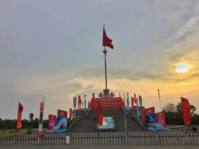 Cột cờ sông Bến Hải (Ảnh: Việt Đăng Di). Cột cờ sông Bến Hải (Ảnh: Việt Đăng Di).