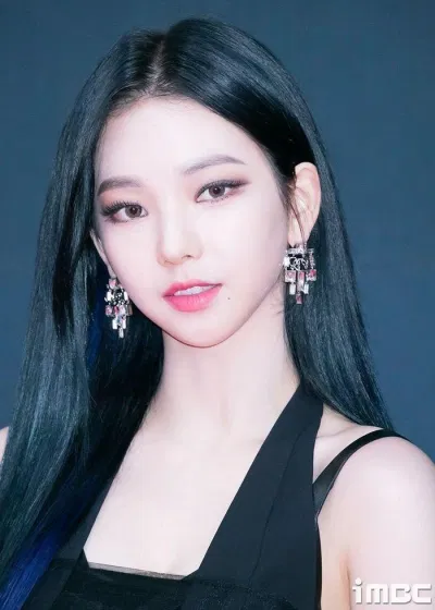 Karina và idol nữ được quan tâm hàng đầu Kpop gen 4 hiện nay (nguồn: internet).