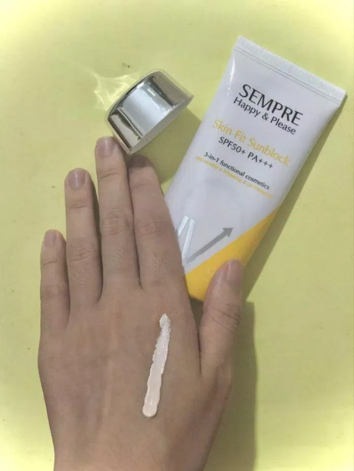 Sản phẩm có chất kem đặc nhưng dễ tán (Nguồn: BlogAnChoi).