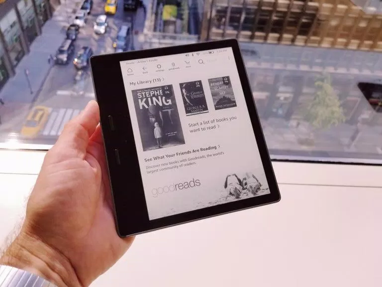 Kindle Oasis được thiết bị nhiều tính năng cao cấp giúp người dùng cảm thấy thoải mái tối đa khi đọc sách (Ảnh: Internet) Kindle Oasis được thiết bị nhiều tính năng cao cấp giúp người dùng cảm thấy thoải mái tối đa khi đọc sách (Ảnh: Internet)
