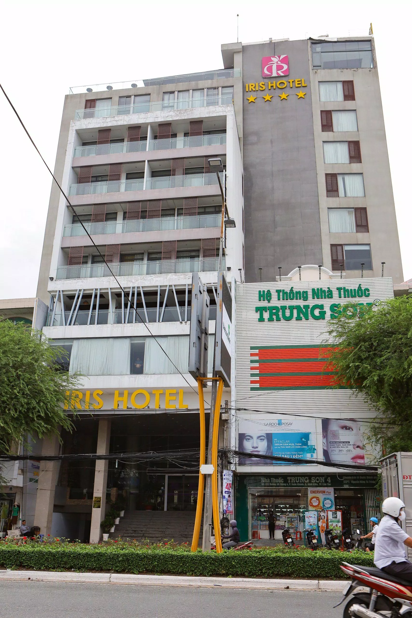 Iris Hotel (Nguồn: BlogAnChoi)