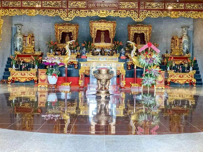 Nơi thờ vua Hùng trong đền thờ vua Hùng Cần Thơ (Nguồn: BlogAnChoi)