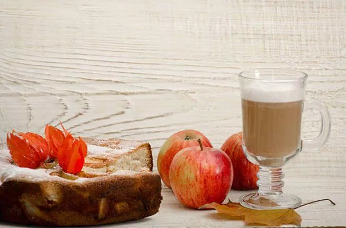 Latte ít béo sẽ cung cấp đủ lượng caffein giúp bạn tỉnh táo mà không lo thừa cân (Ảnh: Internet)