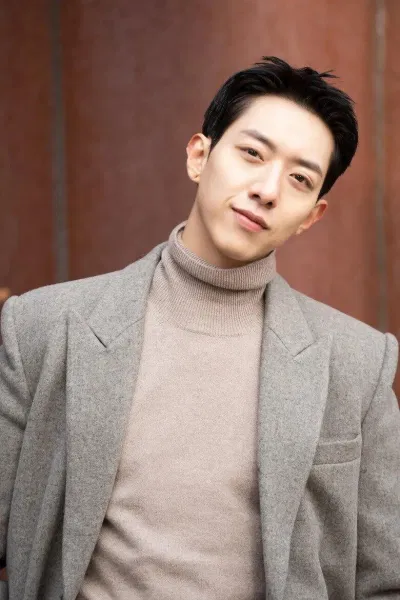"Sh**ting Stars" - Lee Jung Shin CNBLUE (Ảnh: Internet)