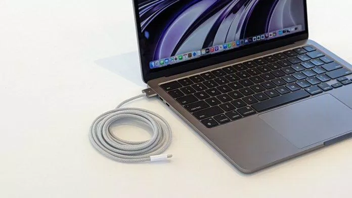Chiếc MacBook Air mới có thể sạc bằng MagSafe (Ảnh: Internet). Chiếc MacBook Air mới có thể sạc bằng MagSafe (Ảnh: Internet).