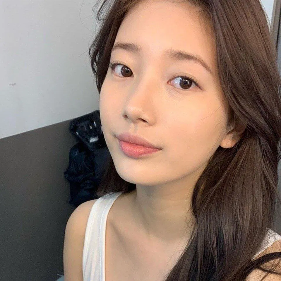 Làn da mịn màng căng bóng là bí quyết khiến "tình đầu quốc dân" trẻ mãi không già (nguồn: internet).