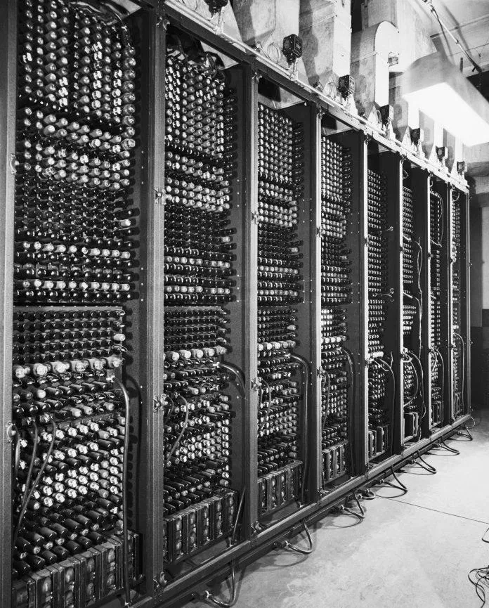 Một phần của cỗ máy ENIAC (Nguồn: Internet) Một phần của cỗ máy ENIAC (Nguồn: Internet)
