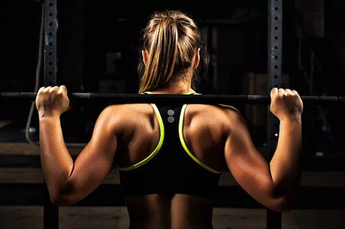Strength training giúp cải thiện vóc dáng, tăng cơ bắp, chắc khỏe xương và tăng khả năng giữ thăng bằng (Ảnh: Internet)