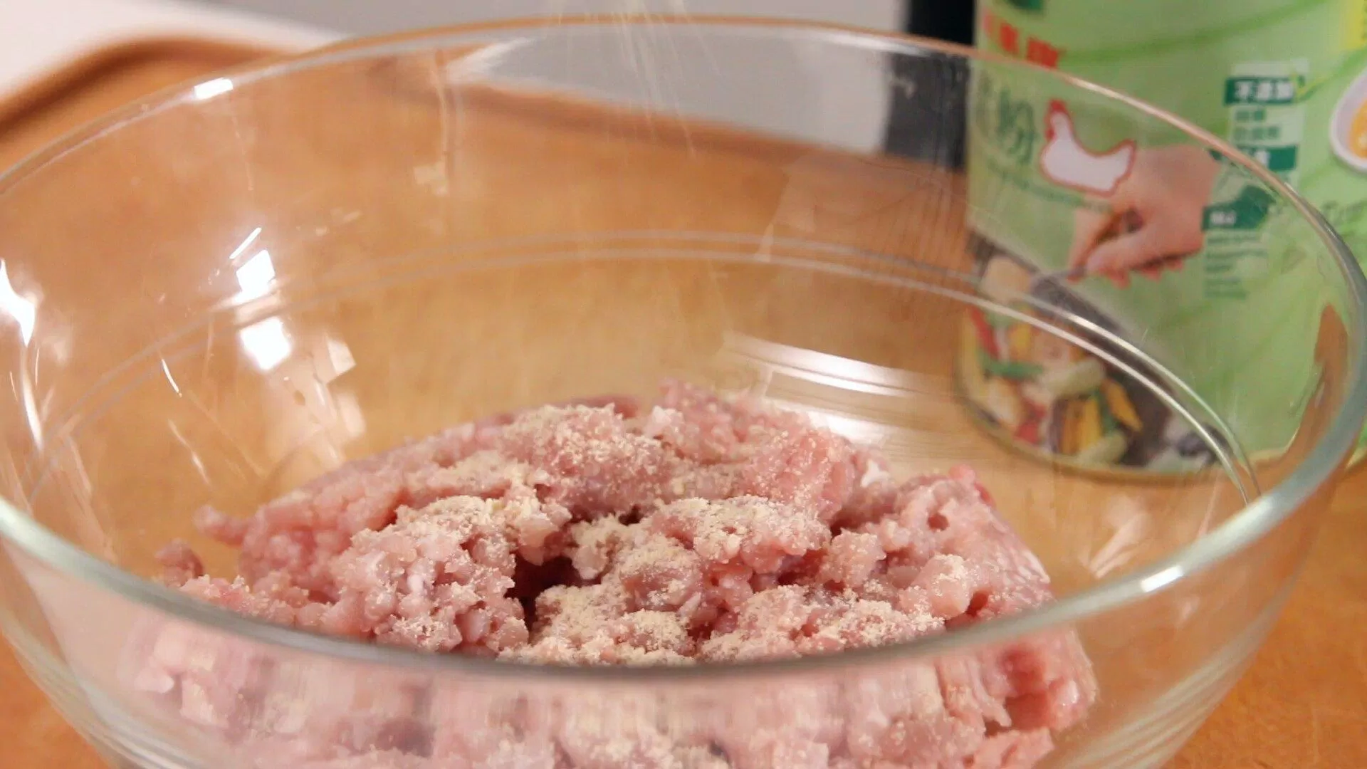 Chế biến phần nhân bánh nậm (Ảnh: Internet)