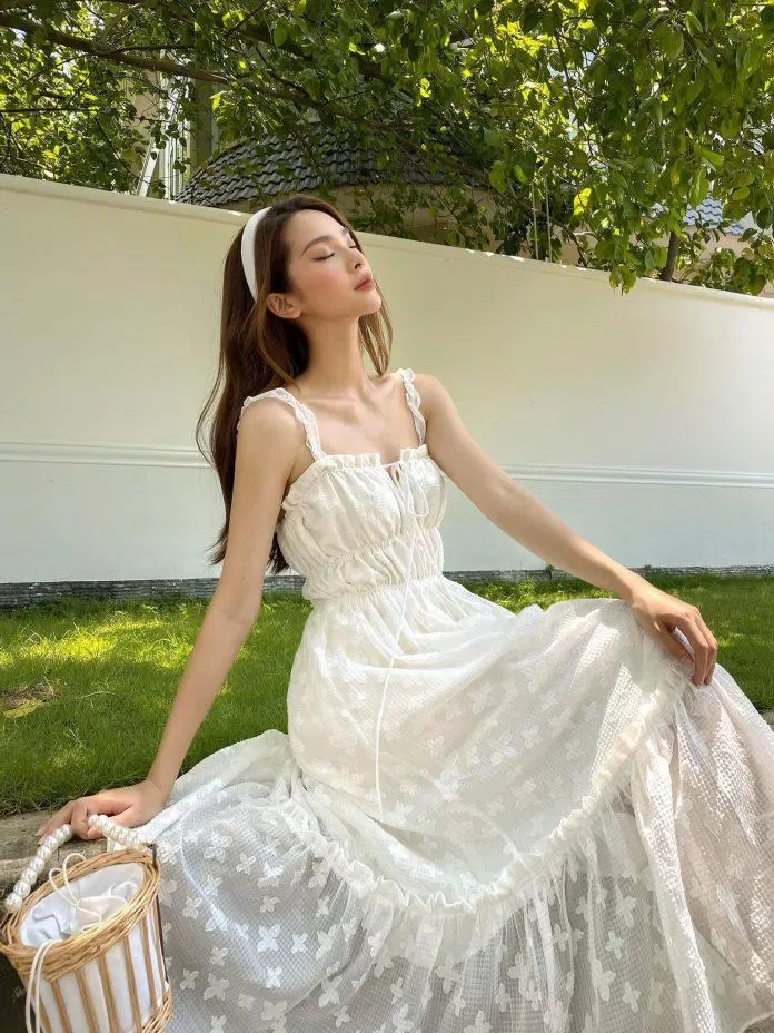 Quỳnh Lương như một nàng công chúa mộng mơ trong chiếc đầm trắng