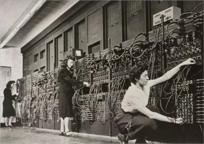 Các nữ kỹ sư đang thử nghiệm trên ENIAC (Nguồn: Internet)