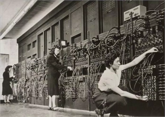 Các nữ kỹ sư đang thử nghiệm trên ENIAC (Nguồn: Internet) Các nữ kỹ sư đang thử nghiệm trên ENIAC (Nguồn: Internet)