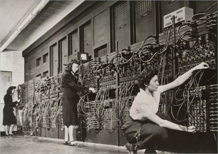 Những nữ kỹ sư đang thử nghiệm trên ENIAC (Nguồn: Internet)