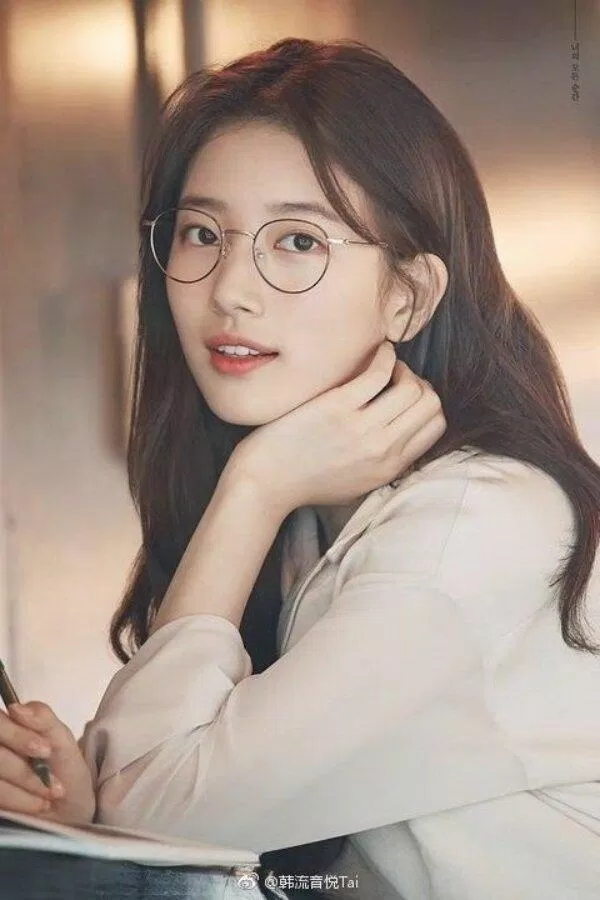 Suzy, người đang tích cực tham gia các hoạt động ca hát và diễn xuất, sẽ bước sang tuổi 30 vào năm tới (nguồn: internet).