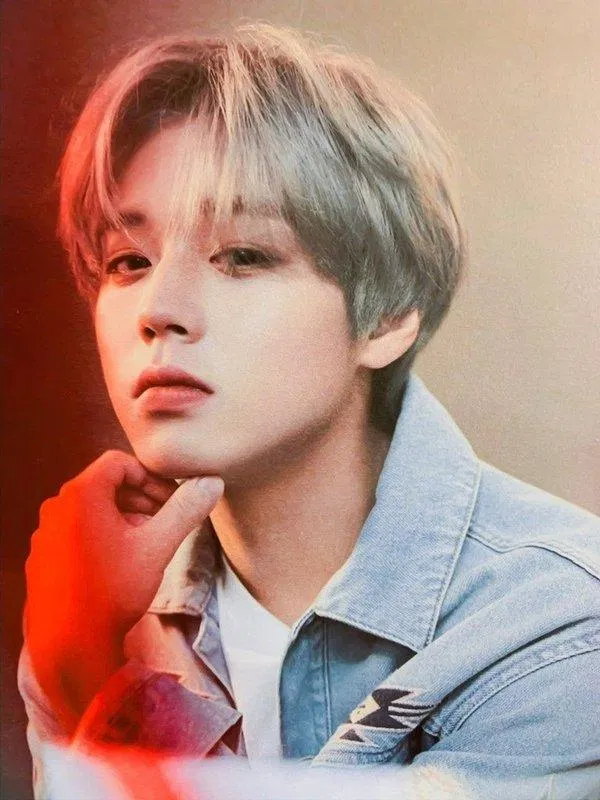 Park Jihoon với tình yêu dành cho game, không chỉ chơi với bạn bè mà còn chơi video game với người hâm mộ (Ảnh: Internet)