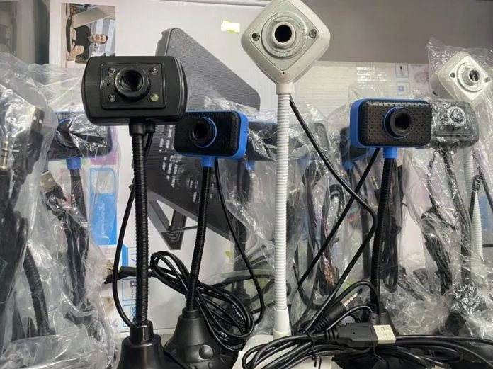 Webcam bên ngoài tốt hơn nhiều so với webcam có sẵn của laptop (Ảnh: Internet) Webcam bên ngoài tốt hơn nhiều so với webcam có sẵn của laptop (Ảnh: Internet)