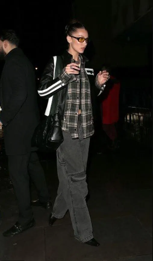 Toàn những món đồ tông đen nhưng bạn vẫn có thể kết hợp lại thành bộ trang phục thời thượng. (Nguồn: Internet).