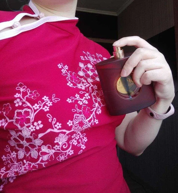 Nước hoa không tốt cho vải (Ảnh: Internet)