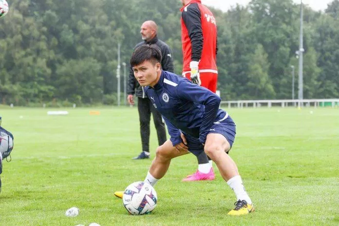 Quang Hải tập luyện chăm chỉ trước khi ra sân. (Nguồn: Internet)