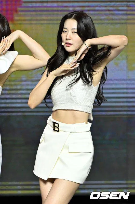 Seulgi được biết đến với khả năng vũ đạo uyển chuyển stage presence cực đỉnh